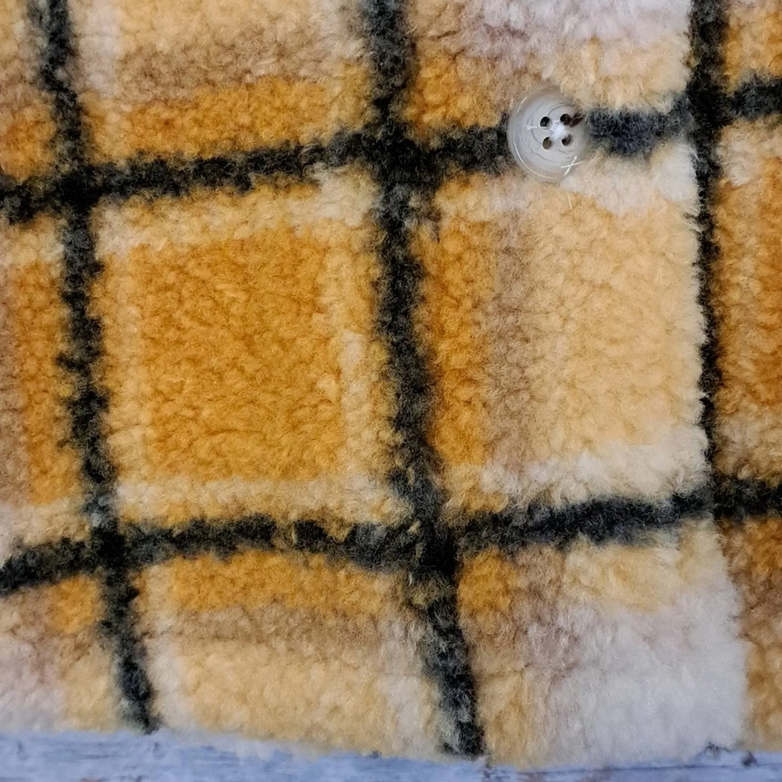 Bandier x Sincerely Jules, Women Aspen Sherpa Jacket in Amber Plaid