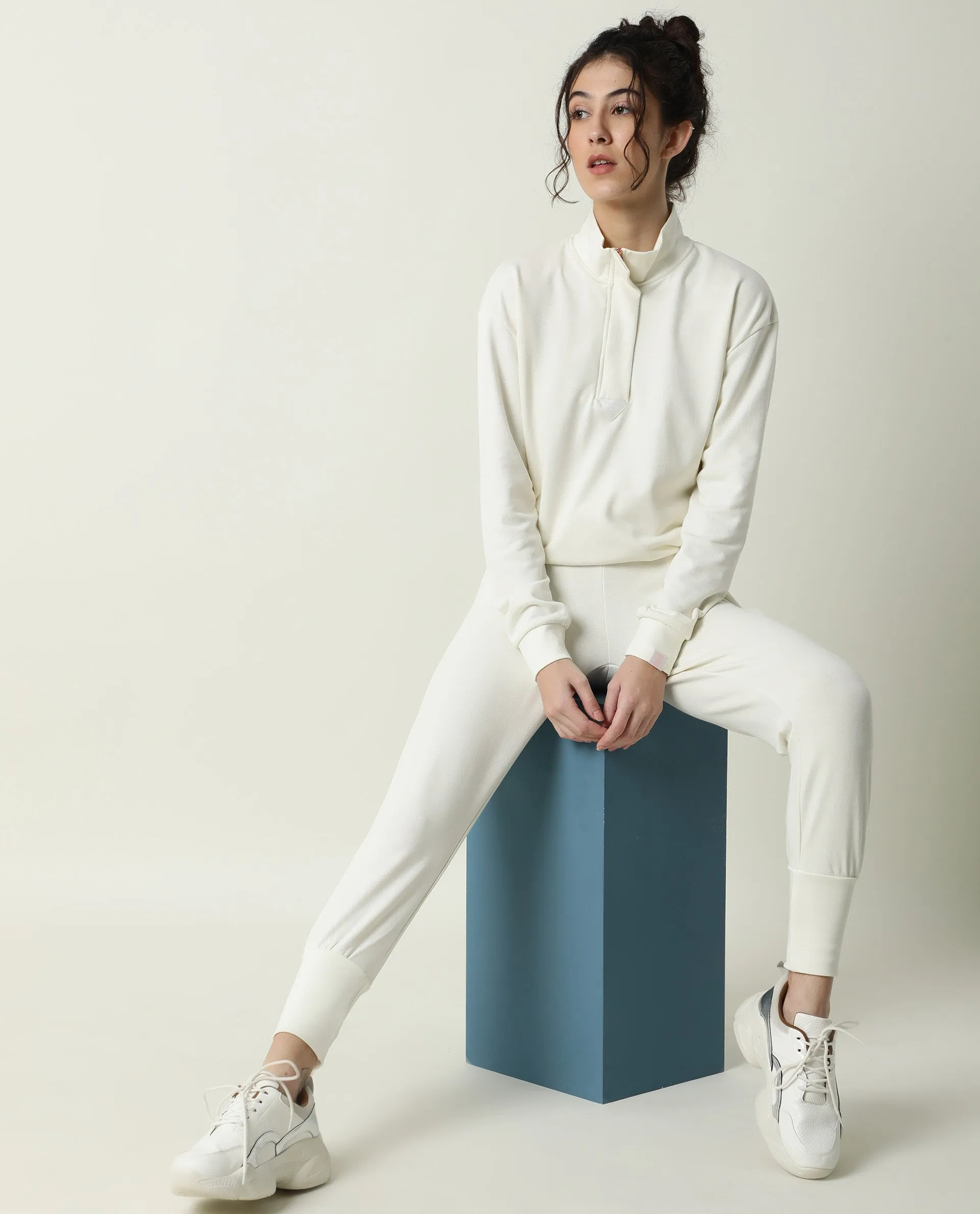 Rareism Women Simp-1 Off White Poly Cotton Fabric Tailored Fit Solid Mid Rise Ankle Length Track Pant