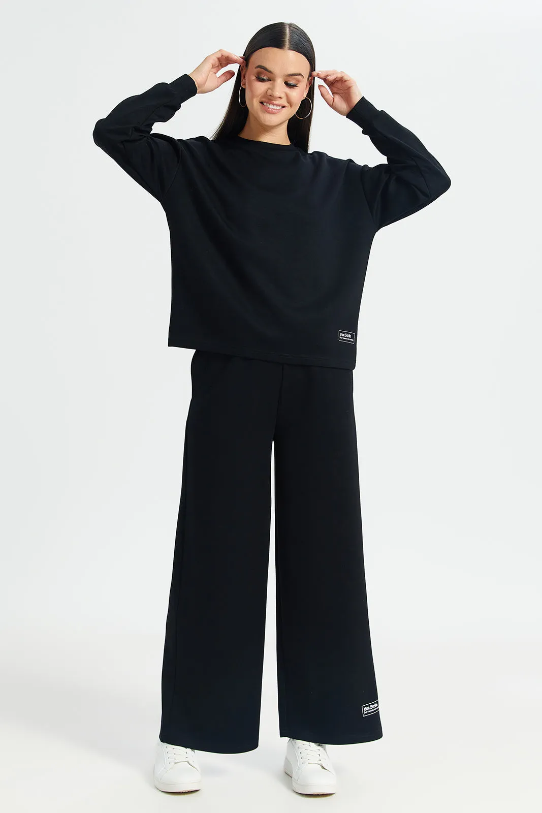 Women Black Drop Shoulder Printed Sweatshirt